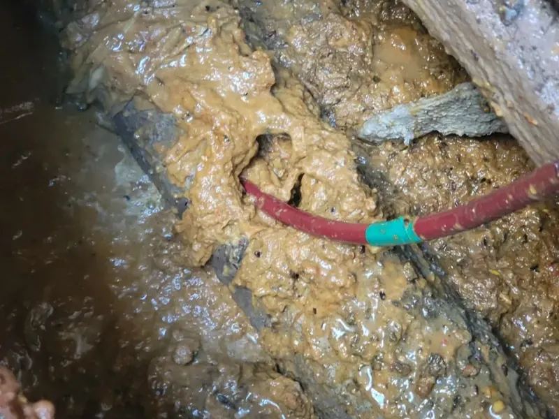 울산 북구 배관 바닥에 쌓인 슬러지