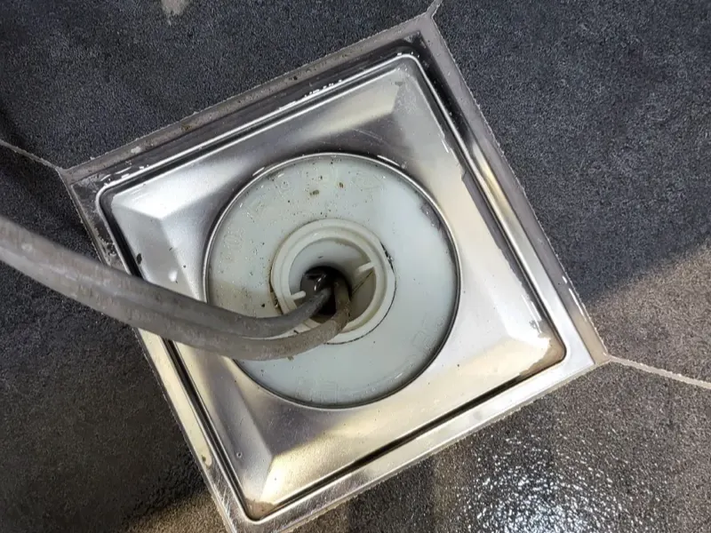 울산 북구 세탁기 호스를 꽂아 둔 배수구 트랩 둘레
