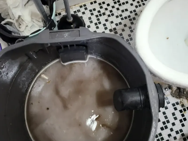 울산 북구 석션 장비 통에 모인 오수